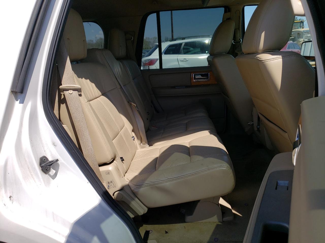 Photo 6 from auction – 2010 LINCOLN NAVIGATOR with VIN 5LMJJ2J52AEJ08916