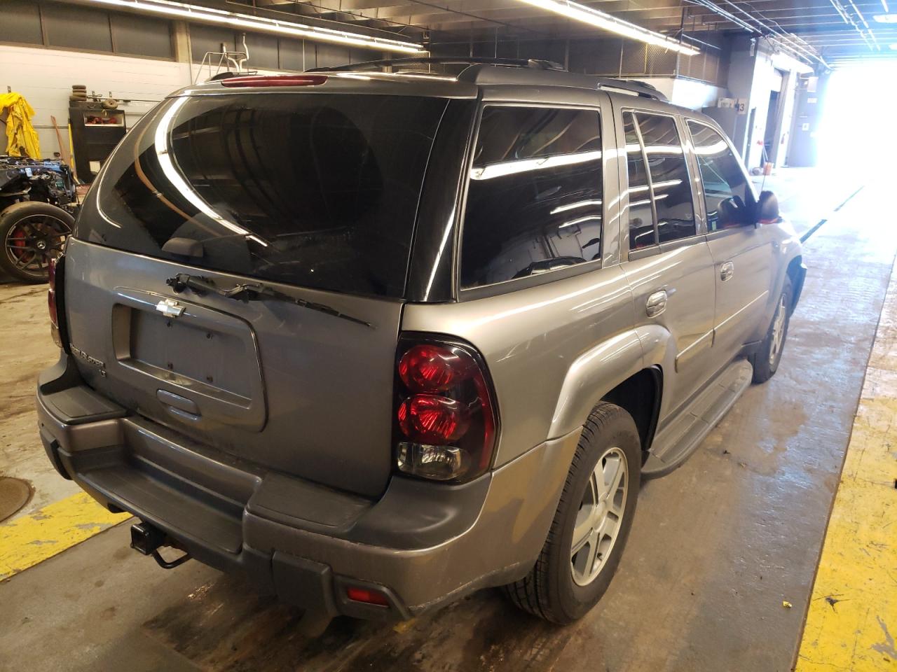 Photo 4 from auction – 2005 CHEVROLET TRAILBLAZE with VIN 1GNDT13S352379493