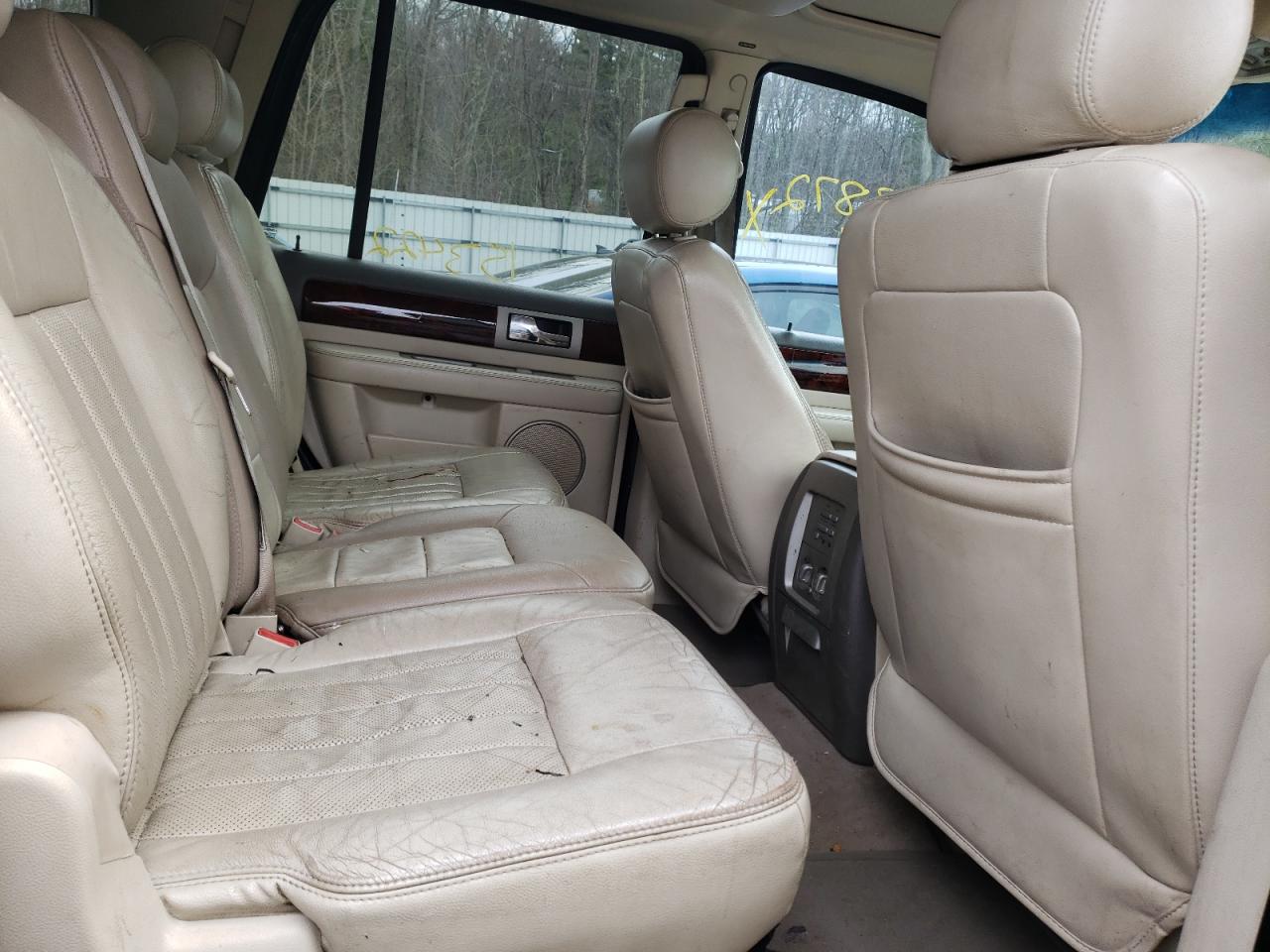 Photo 6 from auction – 2004 LINCOLN NAVIGATOR with VIN 5LMFU28R04LJ30726
