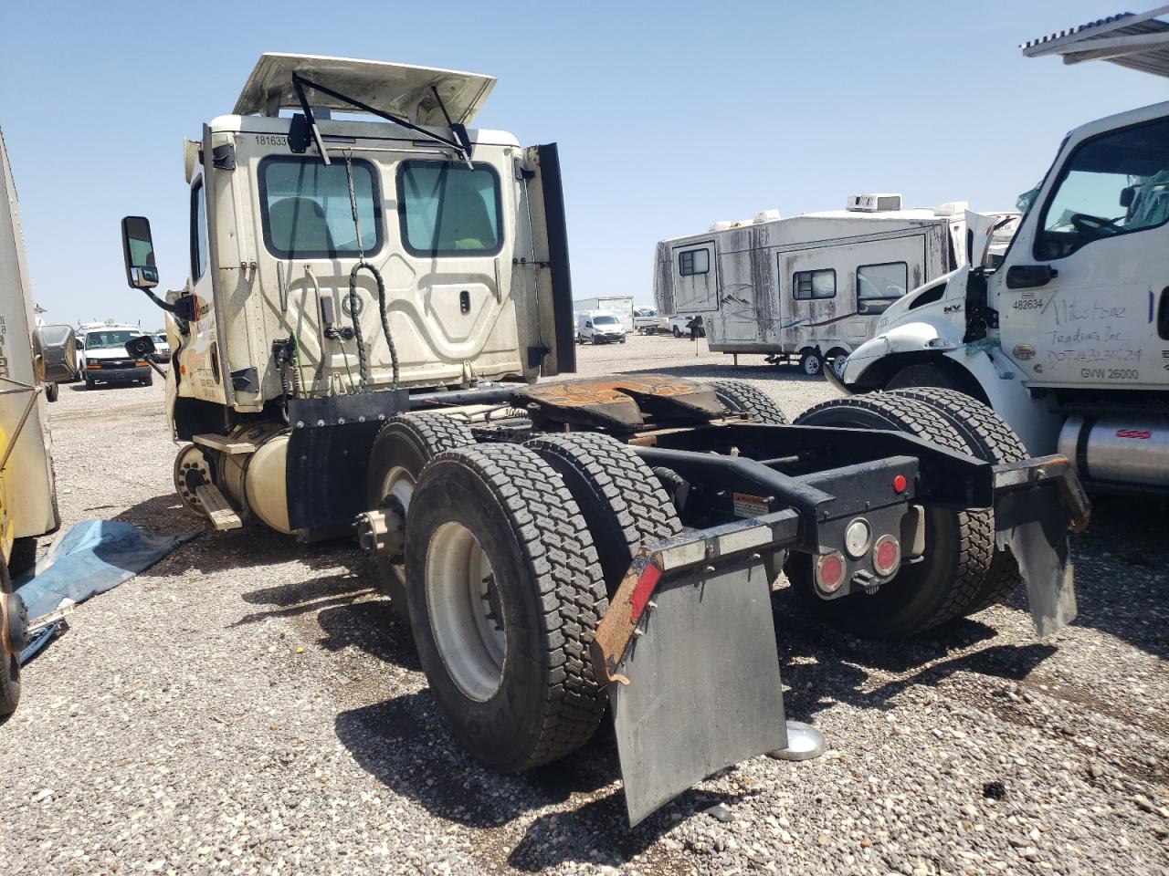 Photo 3 from auction – 2018 FREIGHTLINER CASCADIA 1 with VIN 3AKJGEDV2JSJN5438