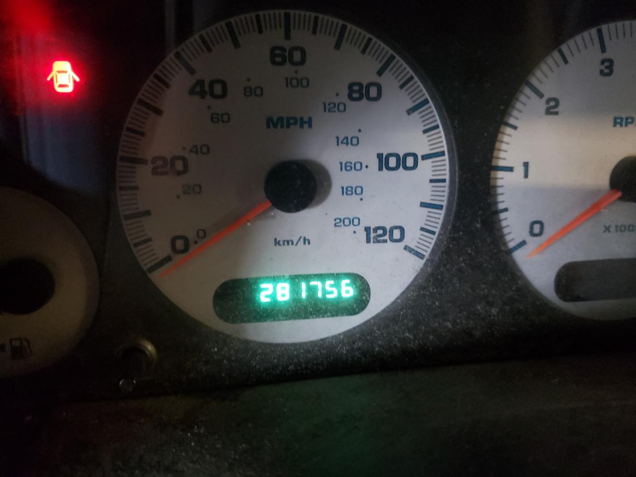 Photo 8 from auction – 2002 CHRYSLER TOWN & COU with VIN 2C8GP44352R783832