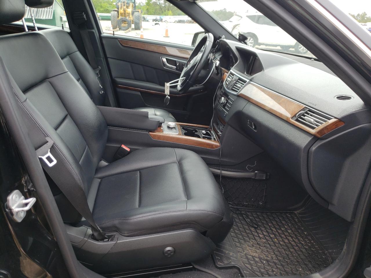 Photo 5 from auction – 2010 MERCEDES-BENZ E 350 with VIN WDDHF5GB7AA258054