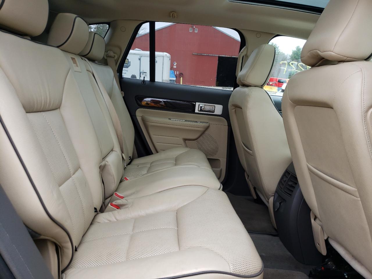 Photo 6 from auction – 2010 LINCOLN MKX with VIN 2LMDJ8JC4ABJ05288