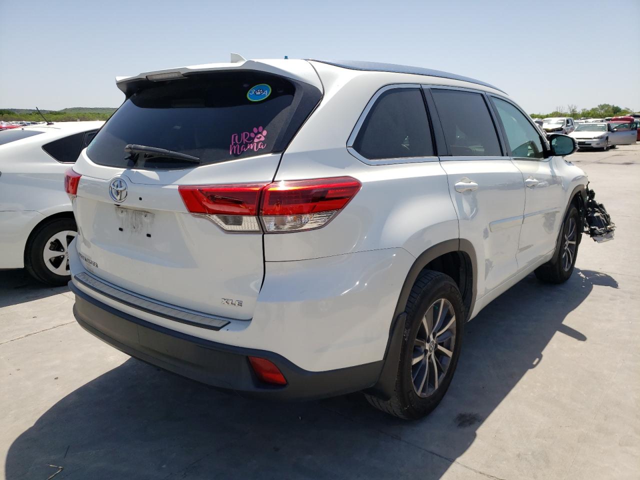 Photo 4 from auction – 2018 TOYOTA HIGHLANDER with VIN 5TDKZRFH3JS529344