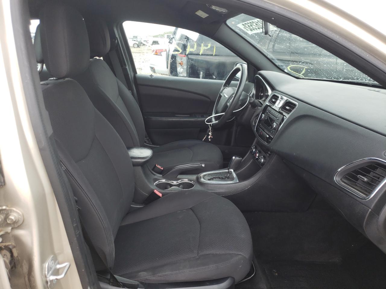 Photo 5 from auction – 2014 CHRYSLER 200 LX with VIN 1C3CCBAB4EN231255