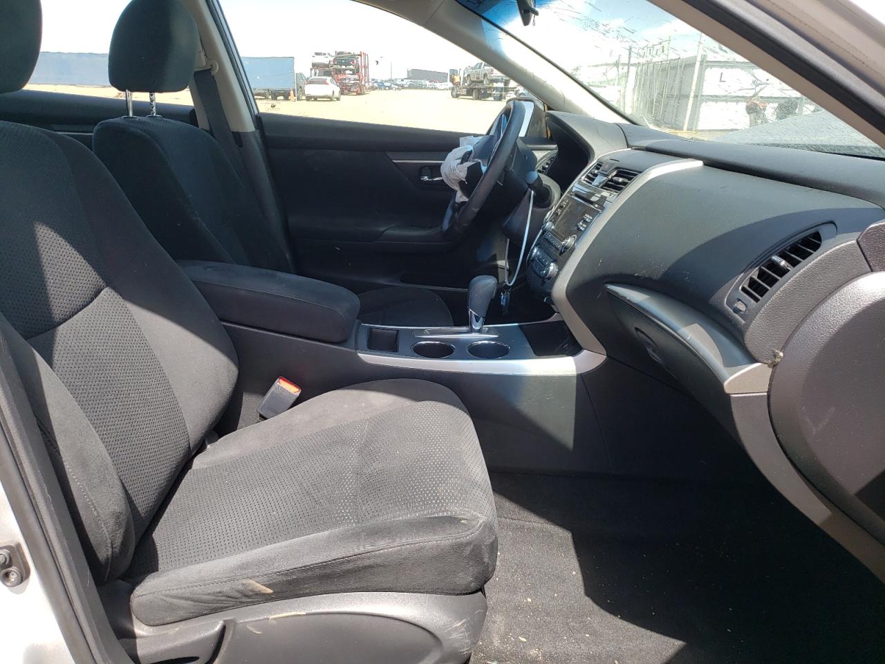 Photo 5 from auction – 2015 NISSAN ALTIMA 2.5 with VIN 1N4AL3AP1FN323113