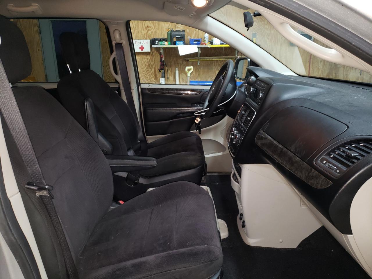 Photo 5 from auction – 2011 DODGE GRAND CARA with VIN 2D4RN3DG1BR673375