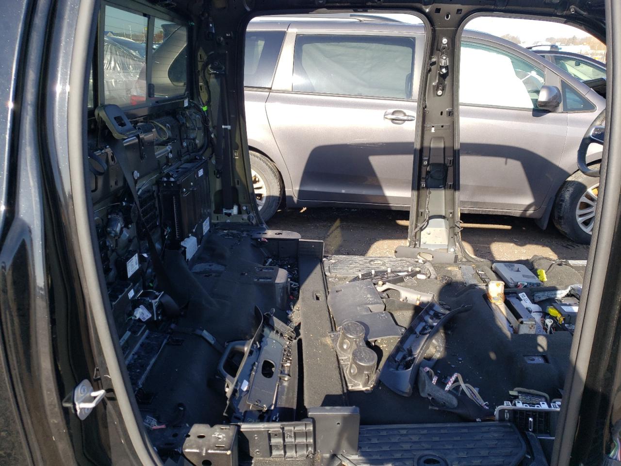Photo 6 from auction – 2020 RAM 1500 LARAM with VIN 1C6SRFJT5LN147634