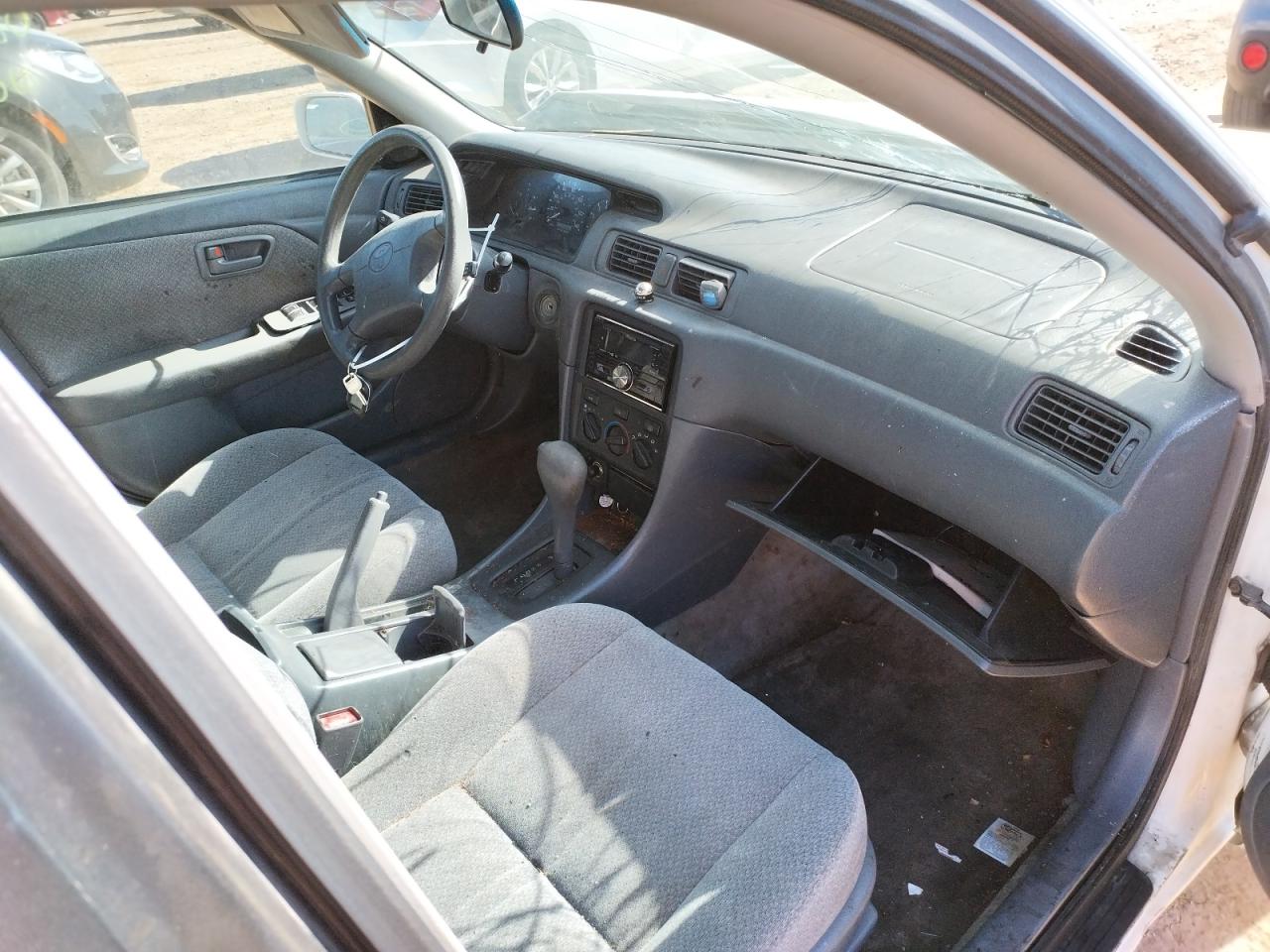 Photo 5 from auction – 2000 TOYOTA CAMRY CE with VIN JT2BG22K4Y0431024