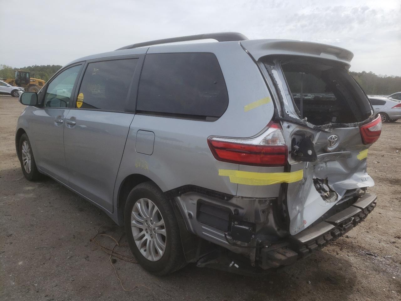 Photo 3 from auction – 2016 TOYOTA SIENNA XLE with VIN 5TDYK3DC7GS701287