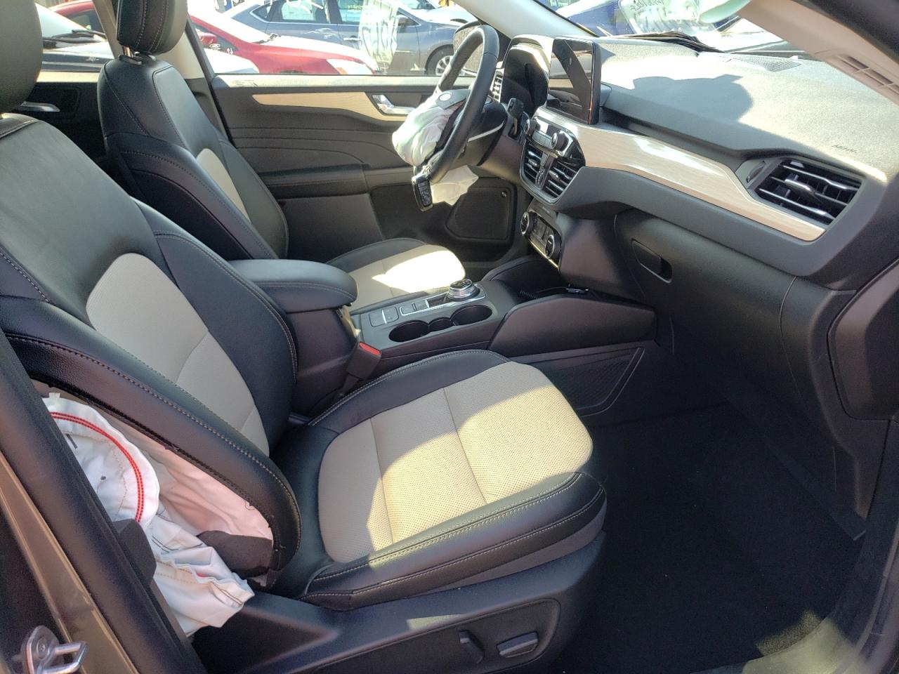 Photo 5 from auction – 2021 FORD ESCAPE TIT with VIN 1FMCU9J96MUA22131