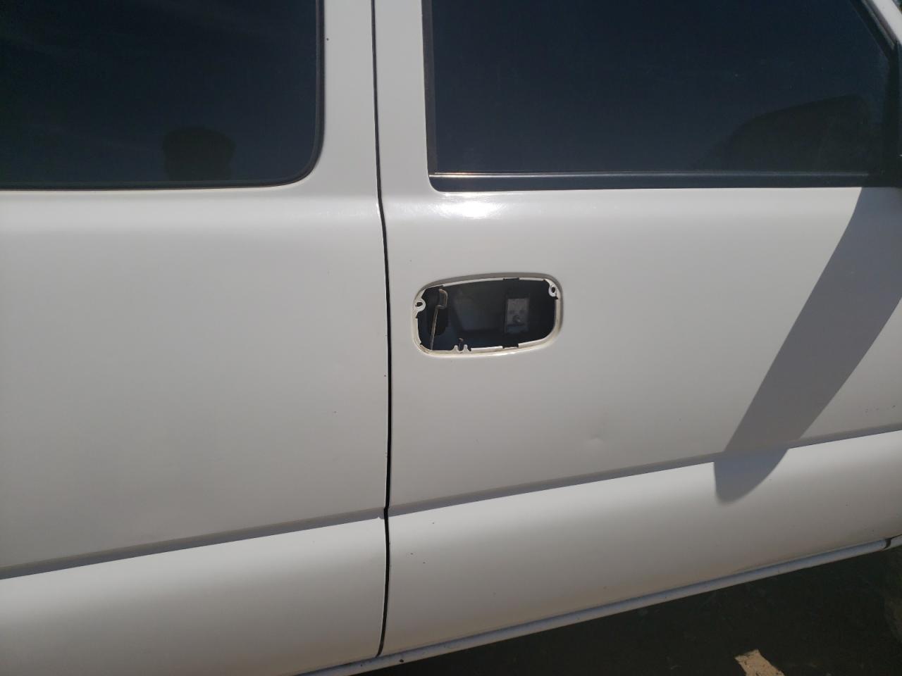 Photo 9 from auction – 2001 CHEVROLET SILVERADO with VIN 1GCHK29161E273744