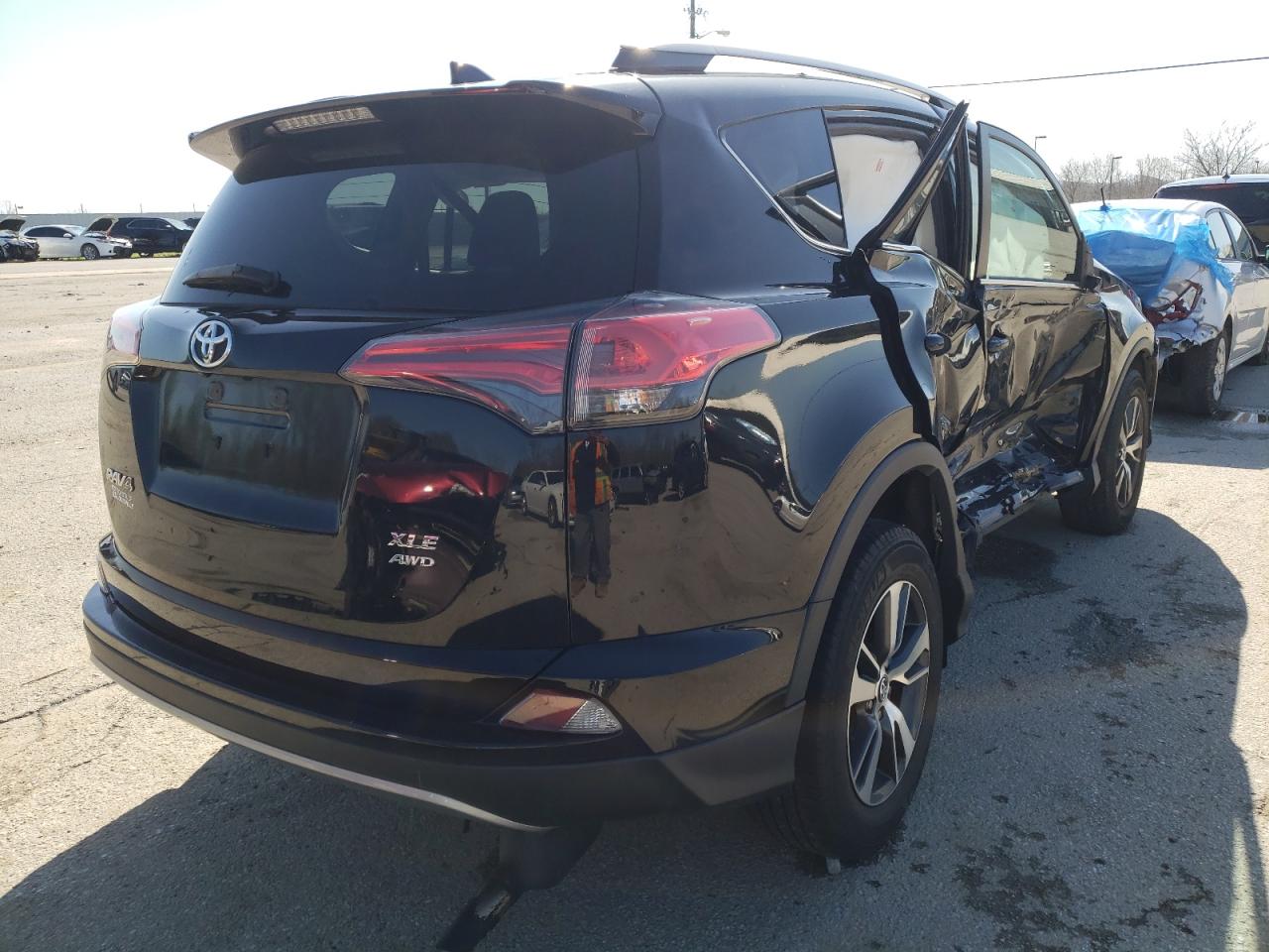 Photo 4 from auction – 2018 TOYOTA RAV4 ADVEN with VIN 2T3RFREV5JW696348