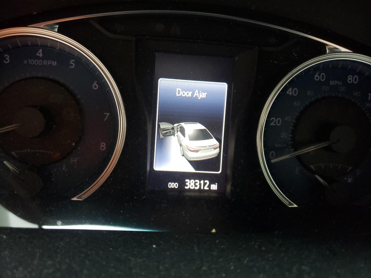 Photo 8 from auction – 2016 TOYOTA CAMRY LE with VIN 4T4BF1FK3GR576188