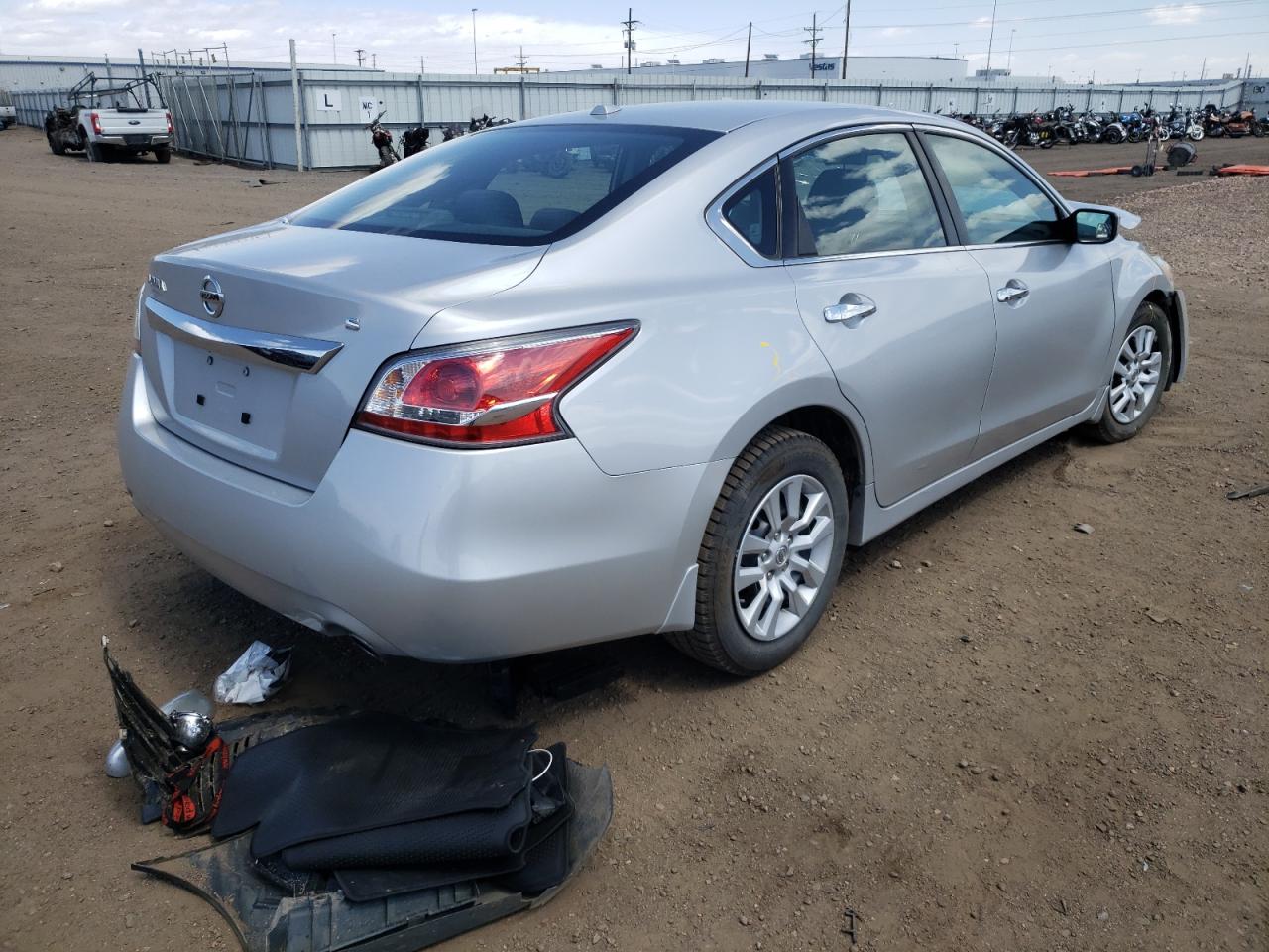 Photo 4 from auction – 2015 NISSAN ALTIMA 2.5 with VIN 1N4AL3AP1FN323113