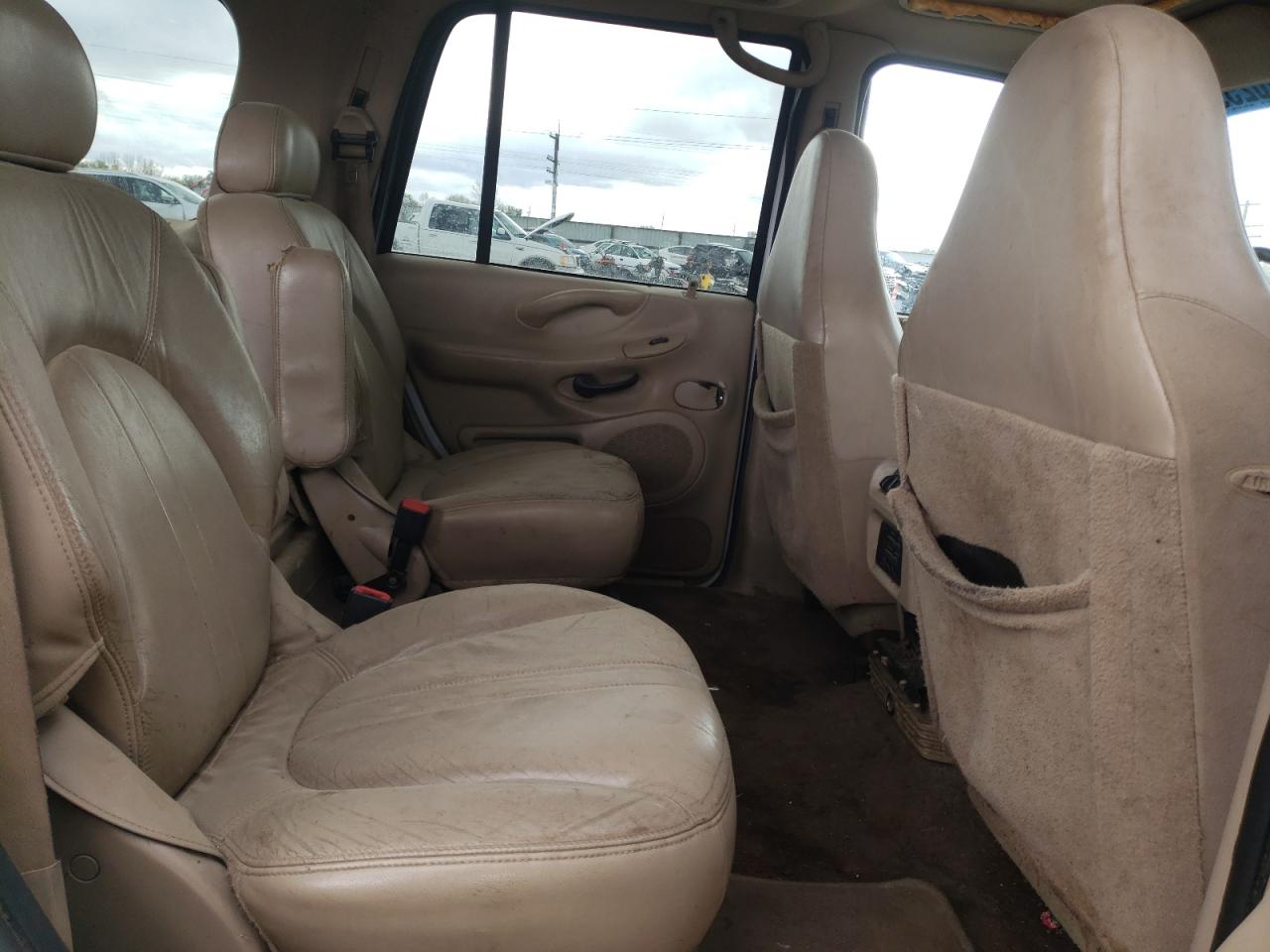 Photo 6 from auction – 2000 FORD EXPEDITION with VIN 1FMFU18L2YLC36934
