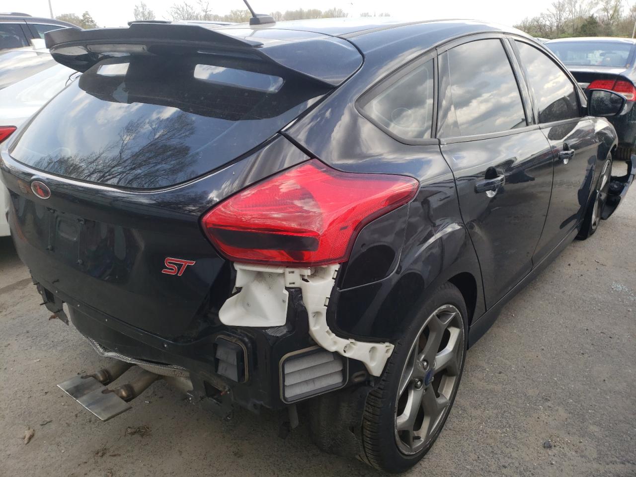 Photo 4 from auction – 2017 FORD FOCUS ST with VIN 1FADP3L91HL326575