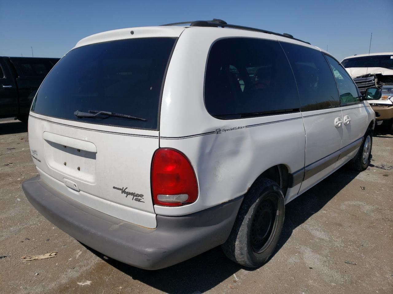 Photo 4 from auction – 2000 CHRYSLER GRAND VOYA with VIN 1C4GJ44G6YB757804