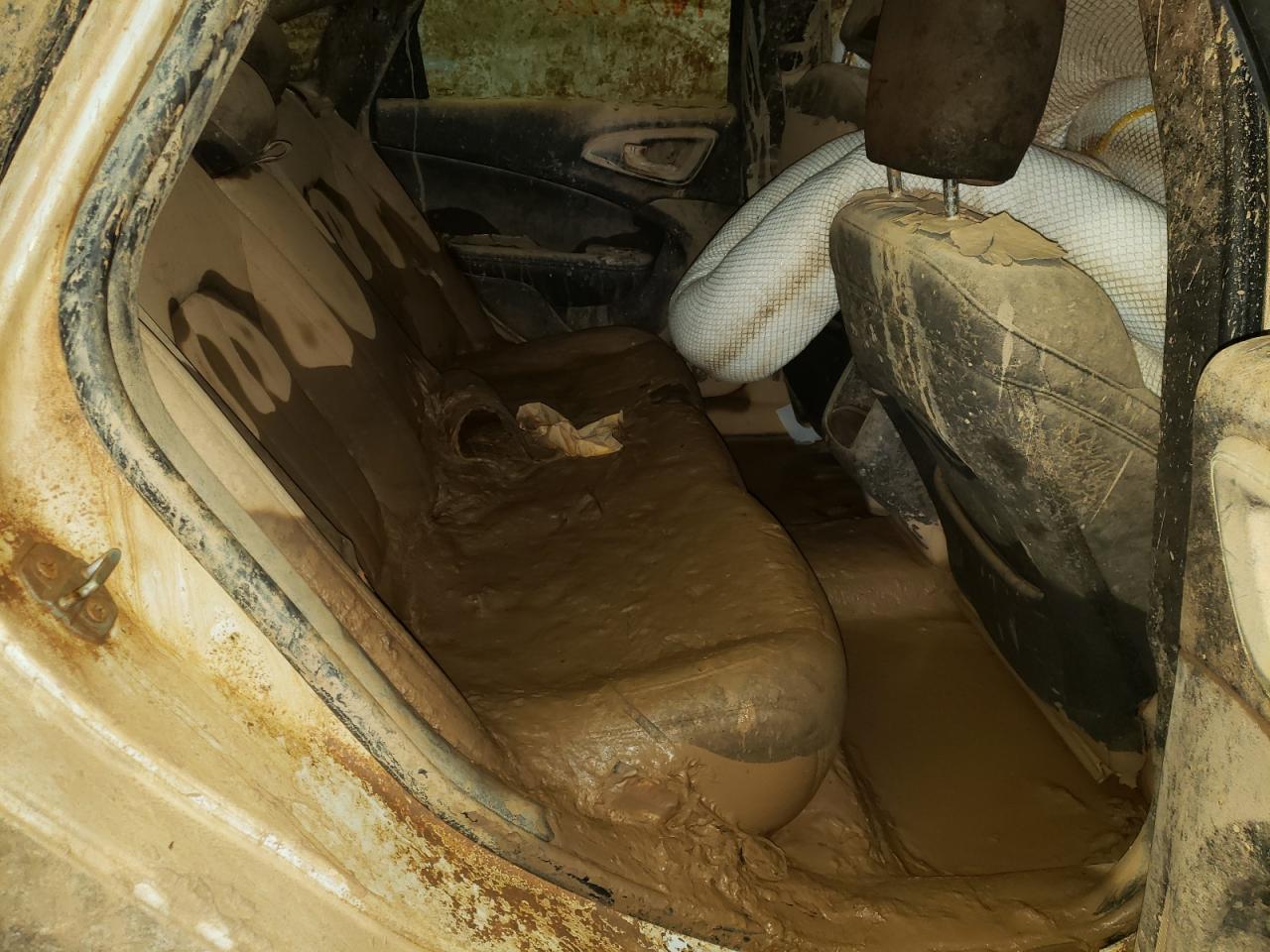 Photo 6 from auction – 2015 CHRYSLER 200 LIMITE with VIN 1C3CCCAB7FN632709