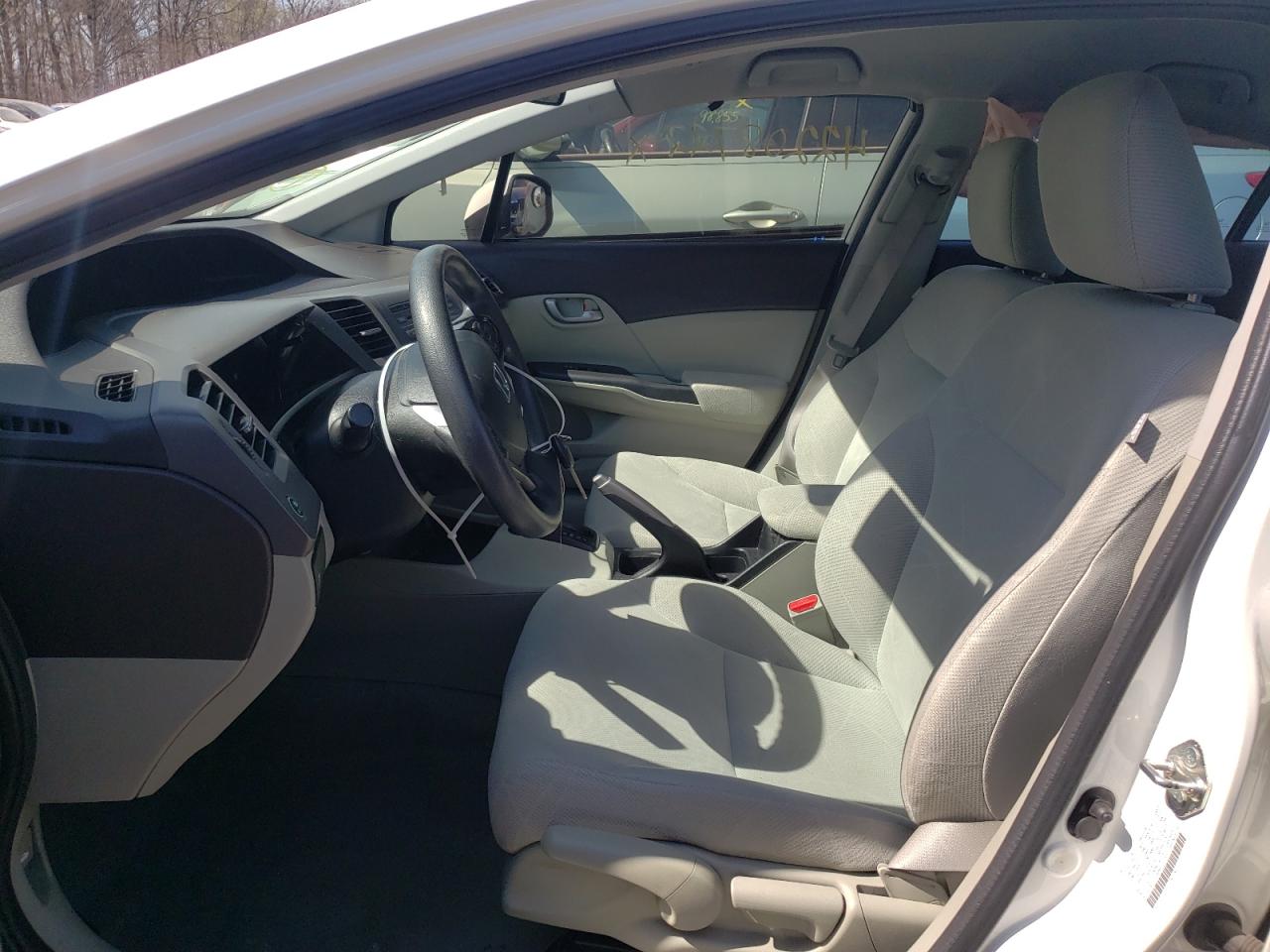 Photo 5 from auction – 2012 HONDA CIVIC LX with VIN 2HGFB2F55CH604972