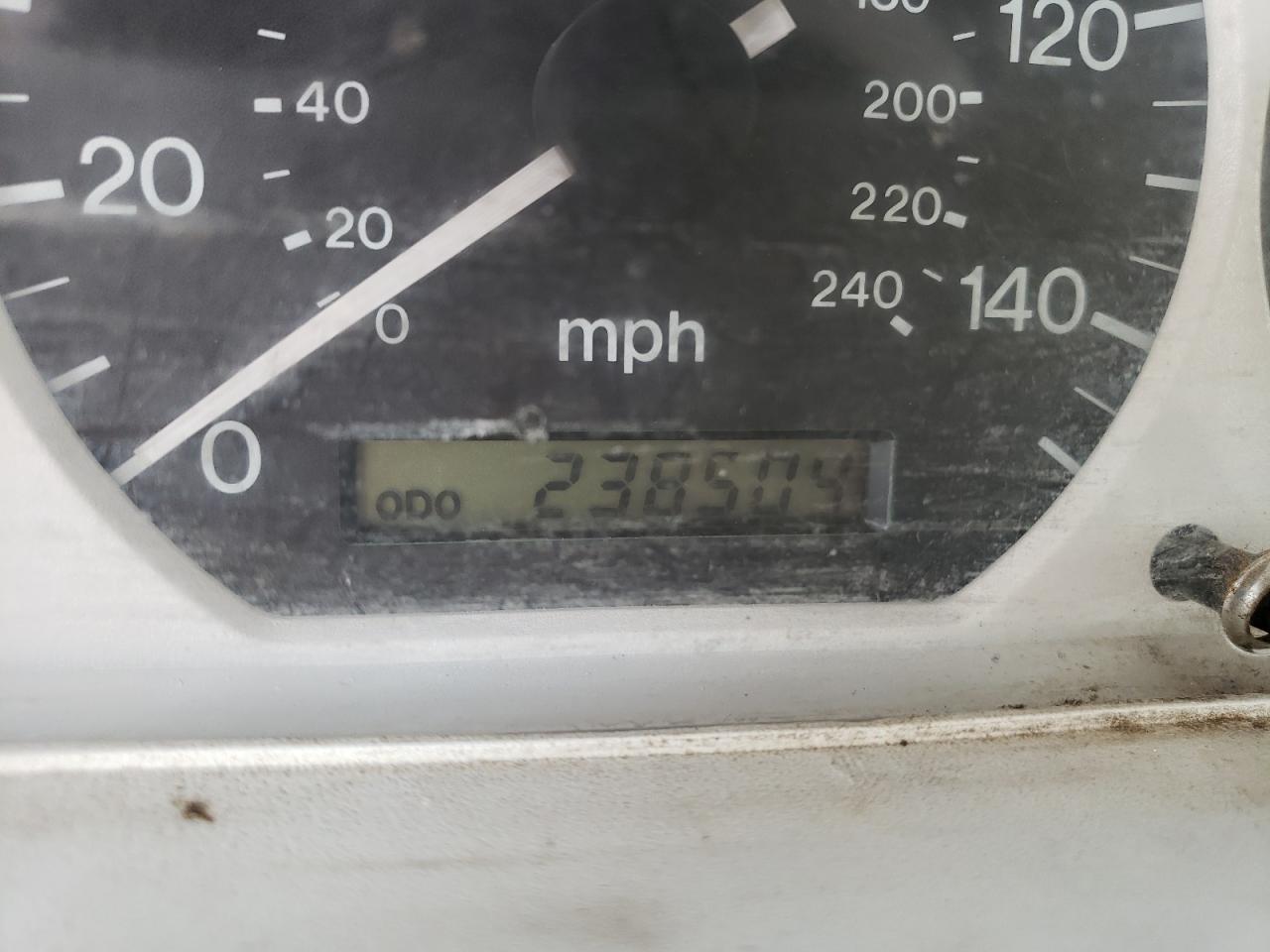 Photo 8 from auction – 1998 MAZDA 626 DX with VIN 1YVGF22C0W5704978