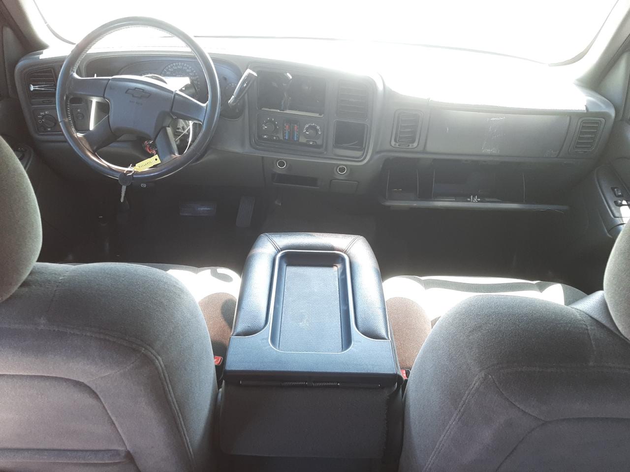 Photo 9 from auction – 2005 CHEVROLET SILVRDO LT with VIN 1GCEC19V15Z106655