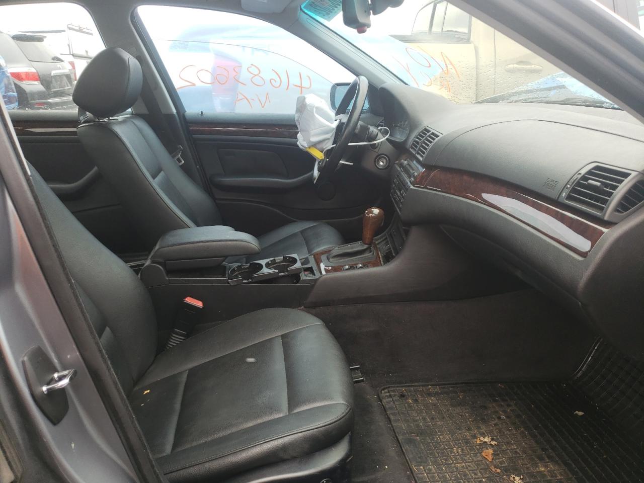 Photo 5 from auction – 2005 BMW 325 I with VIN WBAEV33405KW18807