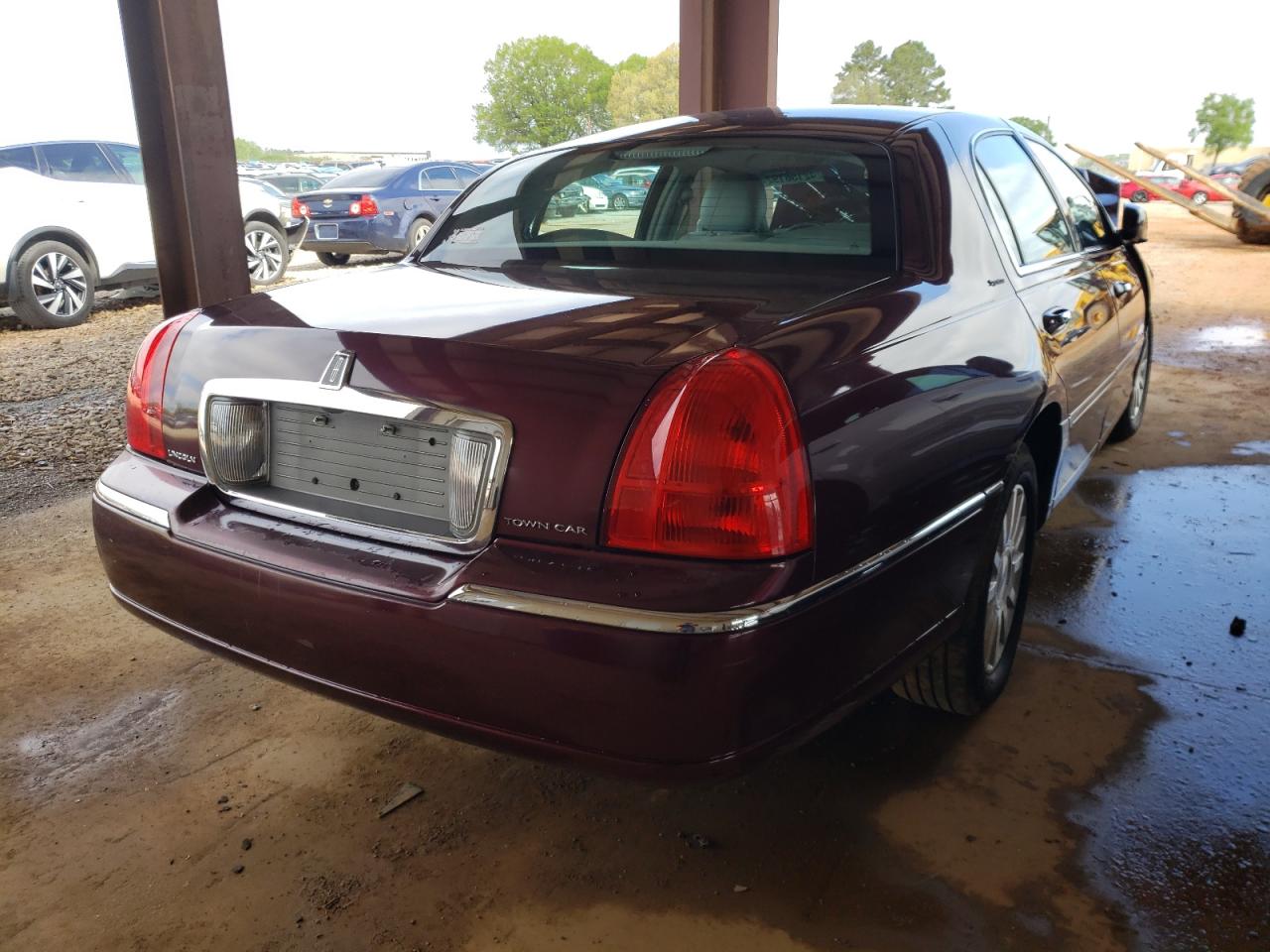 Photo 4 from auction – 2007 LINCOLN TOWN CAR S with VIN 1LNHM81VX7Y612939