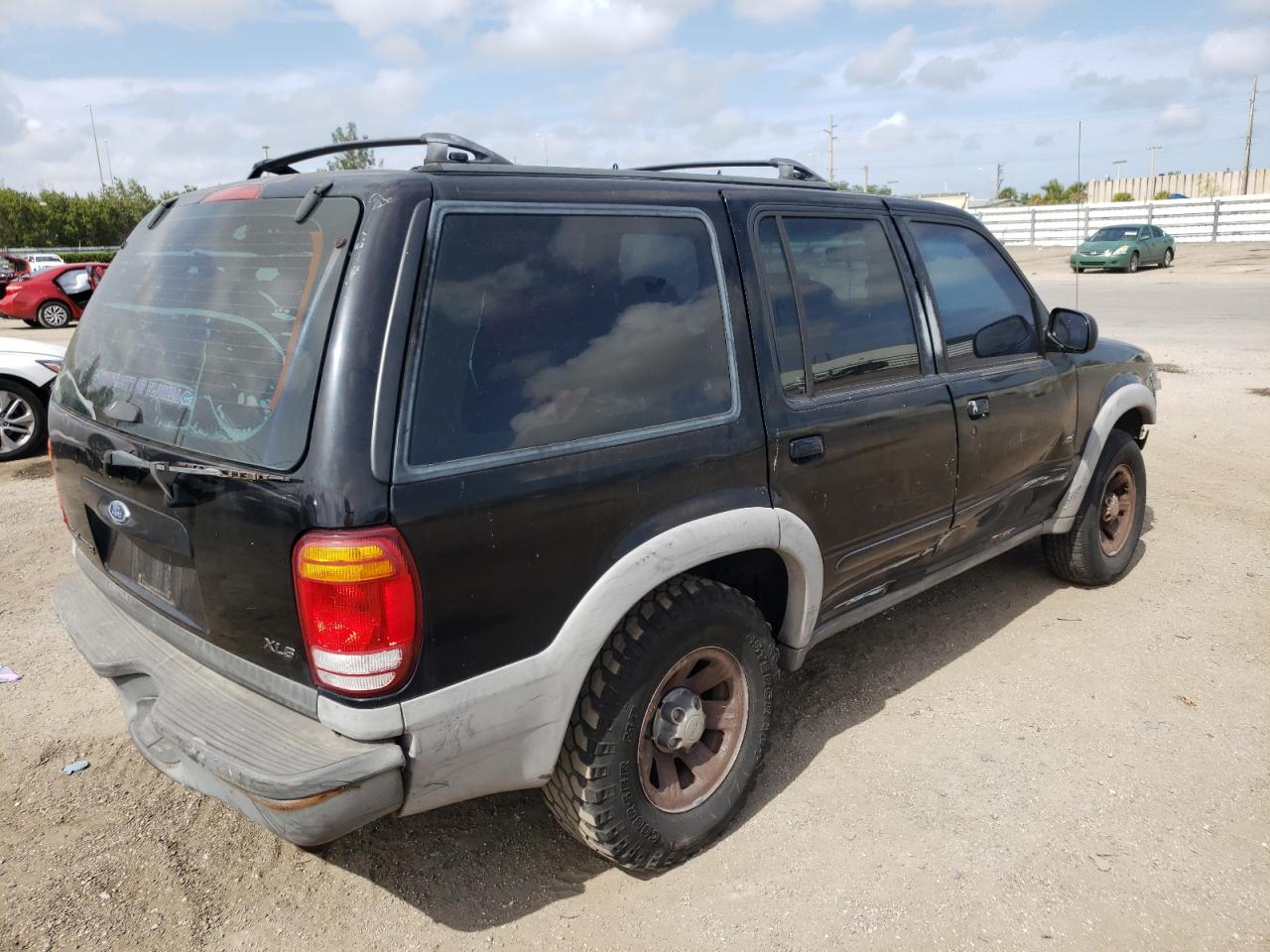 Photo 4 from auction – 1999 FORD EXPLORER with VIN 1FMZU32X1XUB50947