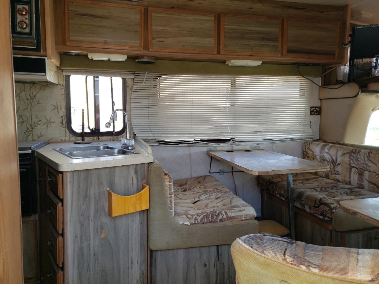 Photo 6 from auction – 1984 FORD ECONOLINE with VIN 1FDKE30L5EHA94015