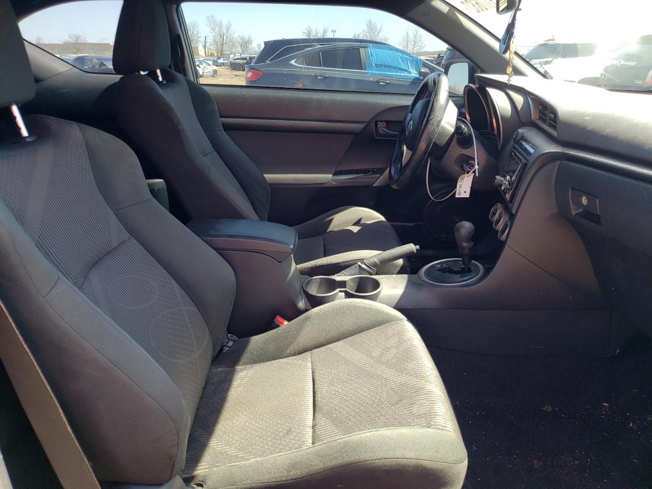 Photo 5 from auction – 2011 TOYOTA SCION TC with VIN JTKJF5C7XB3011901