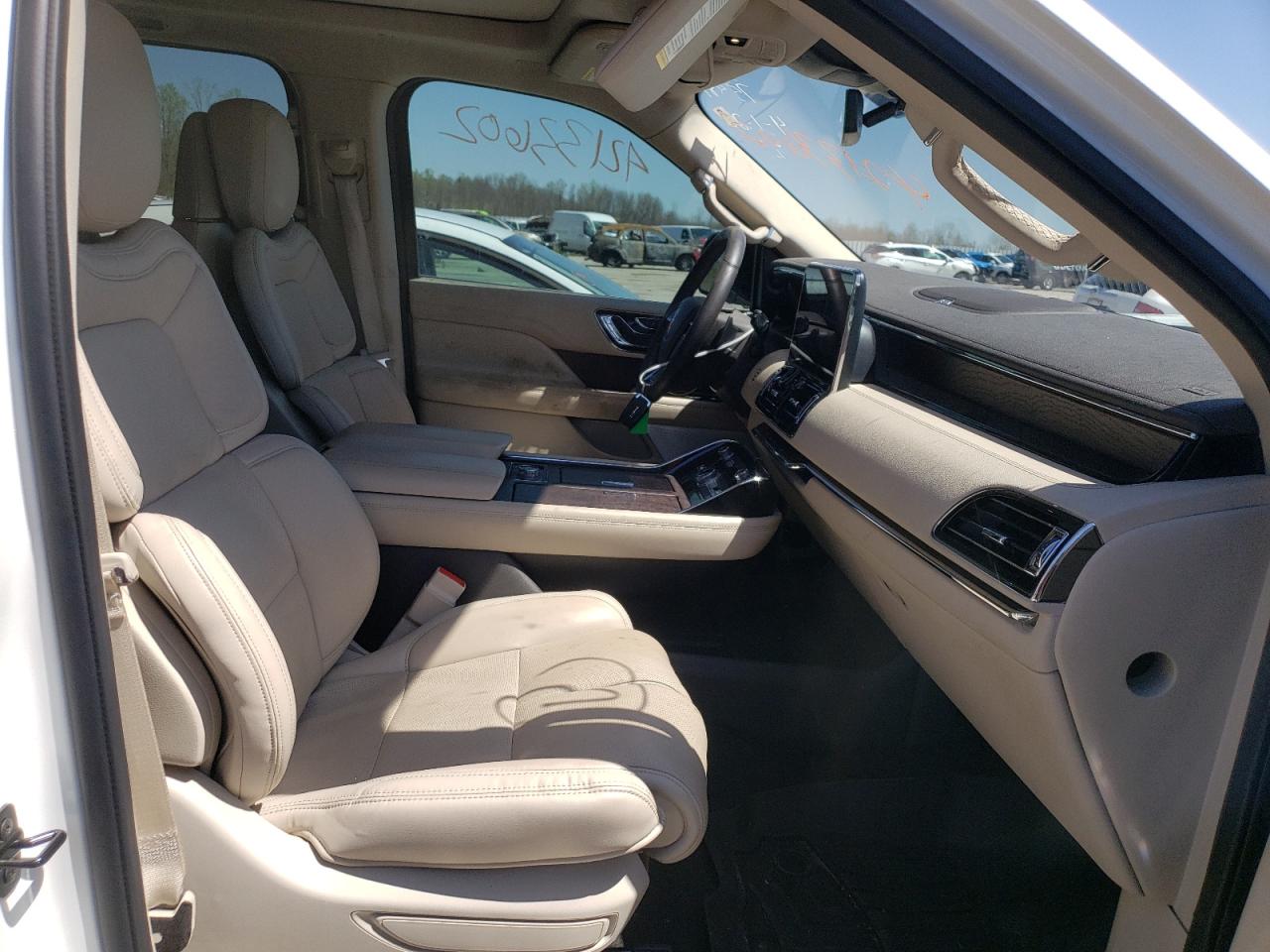 Photo 5 from auction – 2020 LINCOLN NAVIGATOR with VIN 5LMJJ2LT7LEL03375