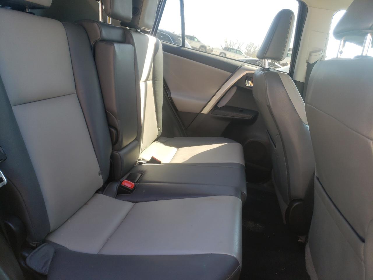 Photo 6 from auction – 2015 TOYOTA RAV4 LIMIT with VIN 2T3YFREV5FW160552