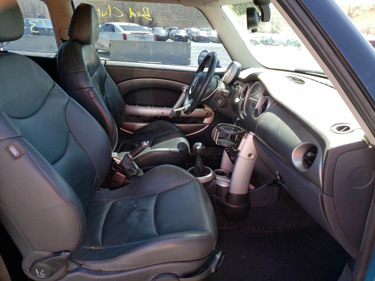 Photo 5 from auction – 2005 MINI COOPER S with VIN WMWRE33405TD93951