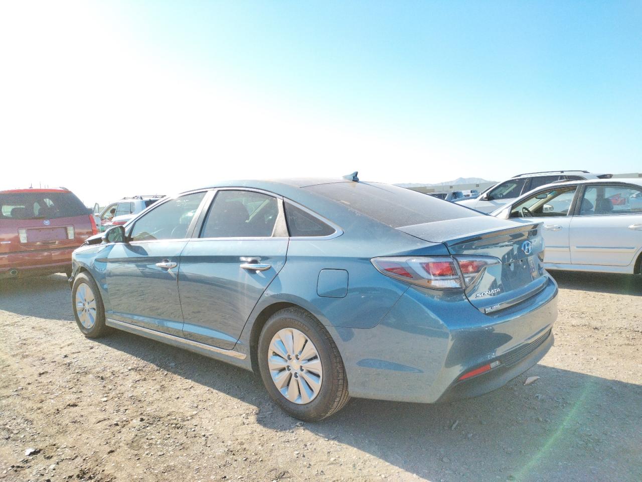 Photo 3 from auction – 2016 HYUNDAI SONATA HYB with VIN KMHE24L17GA033685