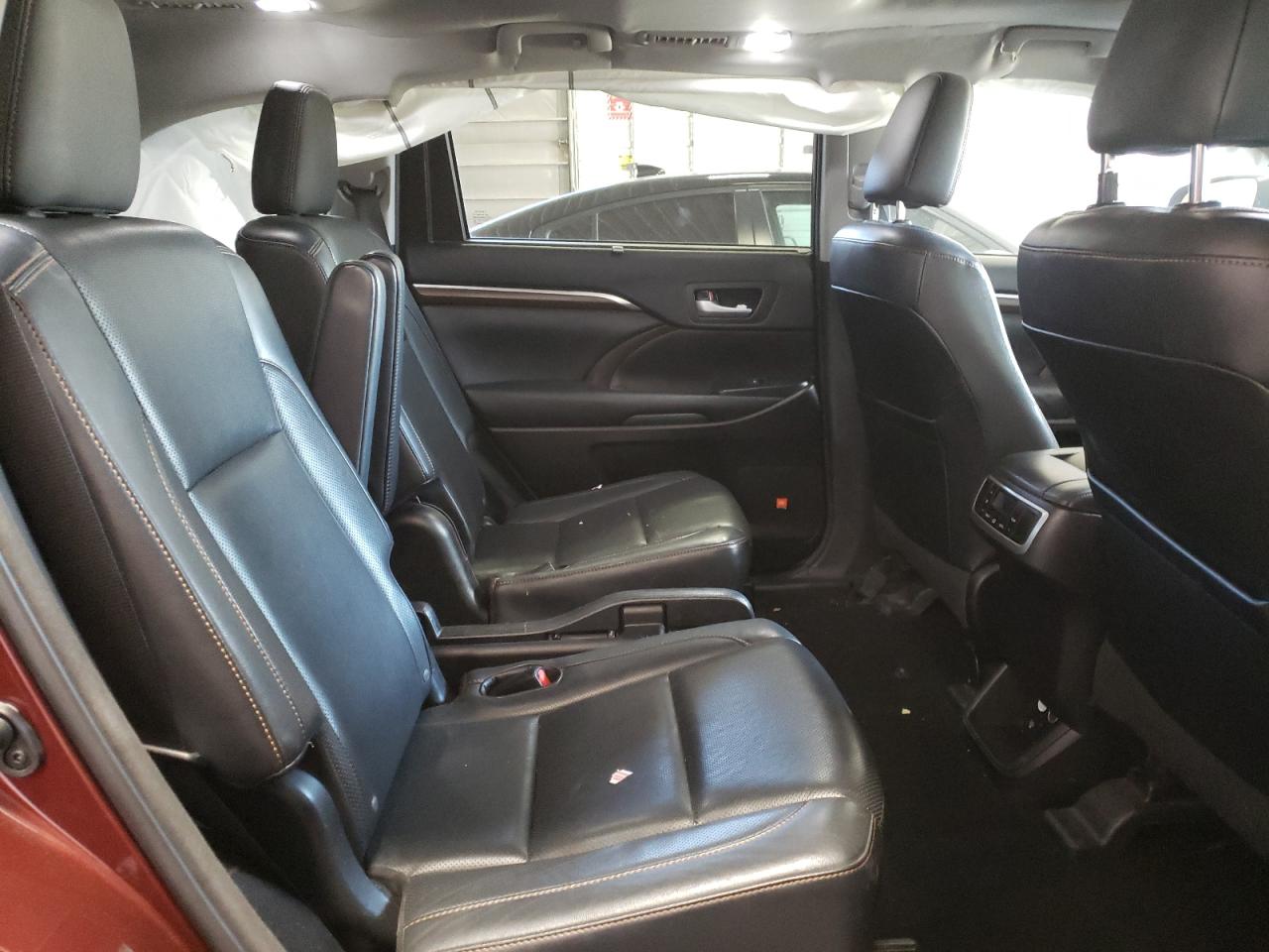 Photo 6 from auction – 2015 TOYOTA HIGHLANDER with VIN 5TDDCRFH6FS009317