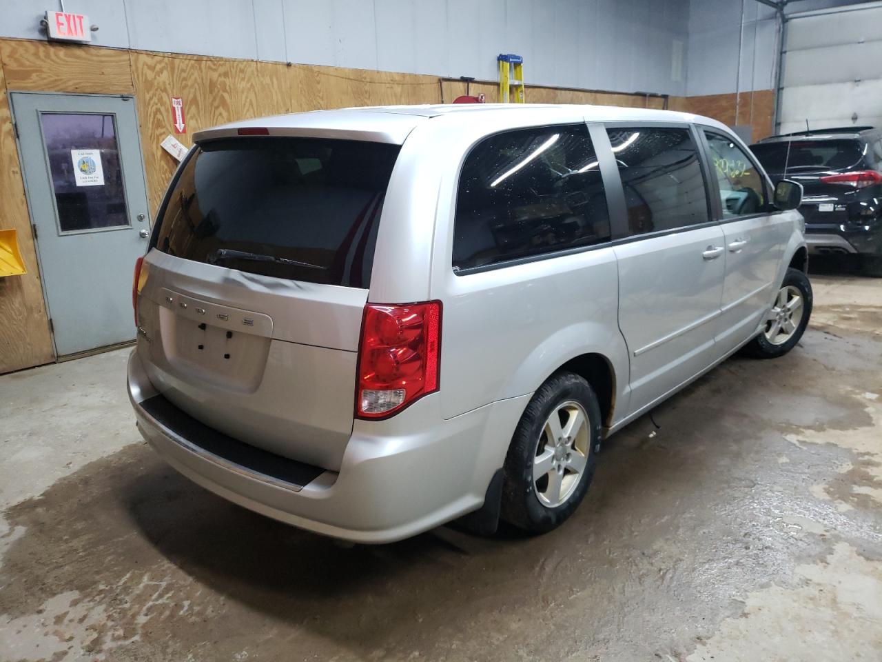 Photo 4 from auction – 2011 DODGE GRAND CARA with VIN 2D4RN3DG1BR673375