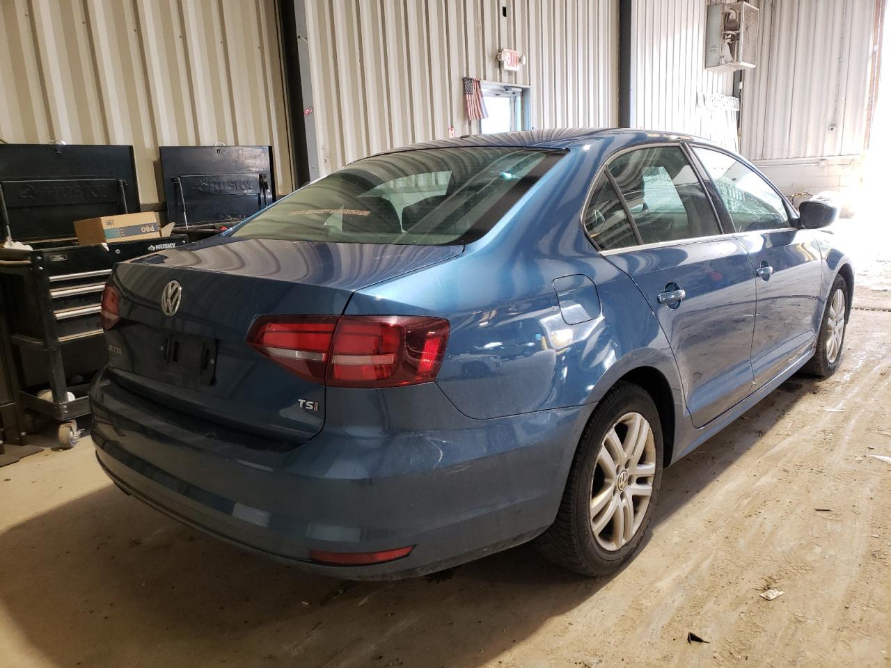 Photo 4 from auction – 2017 VOLKSWAGEN JETTA S with VIN 3VW2B7AJ3HM378449