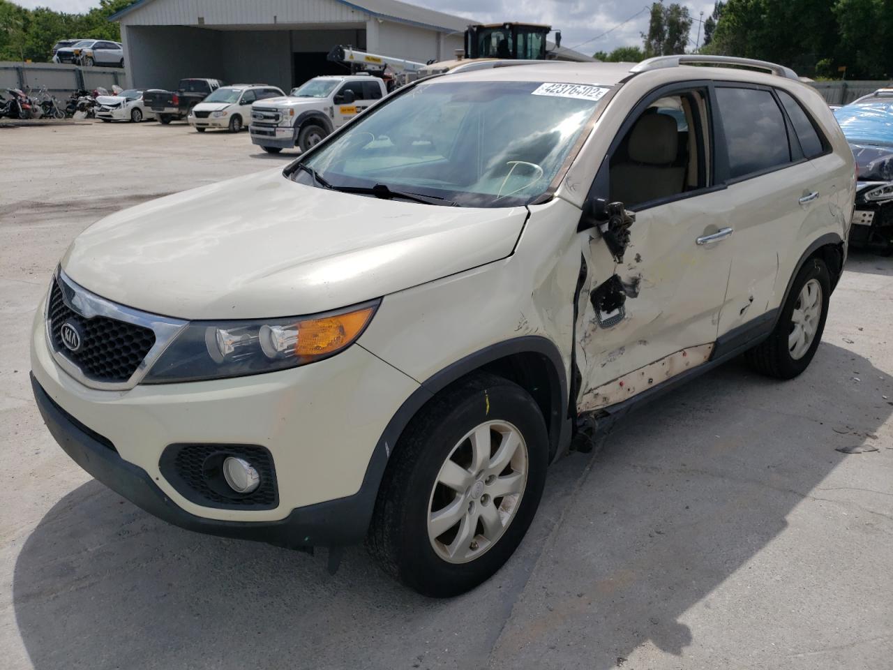 Photo 2 from auction – 2011 KIA SORENTO BA with VIN 5XYKTCA19BG111863