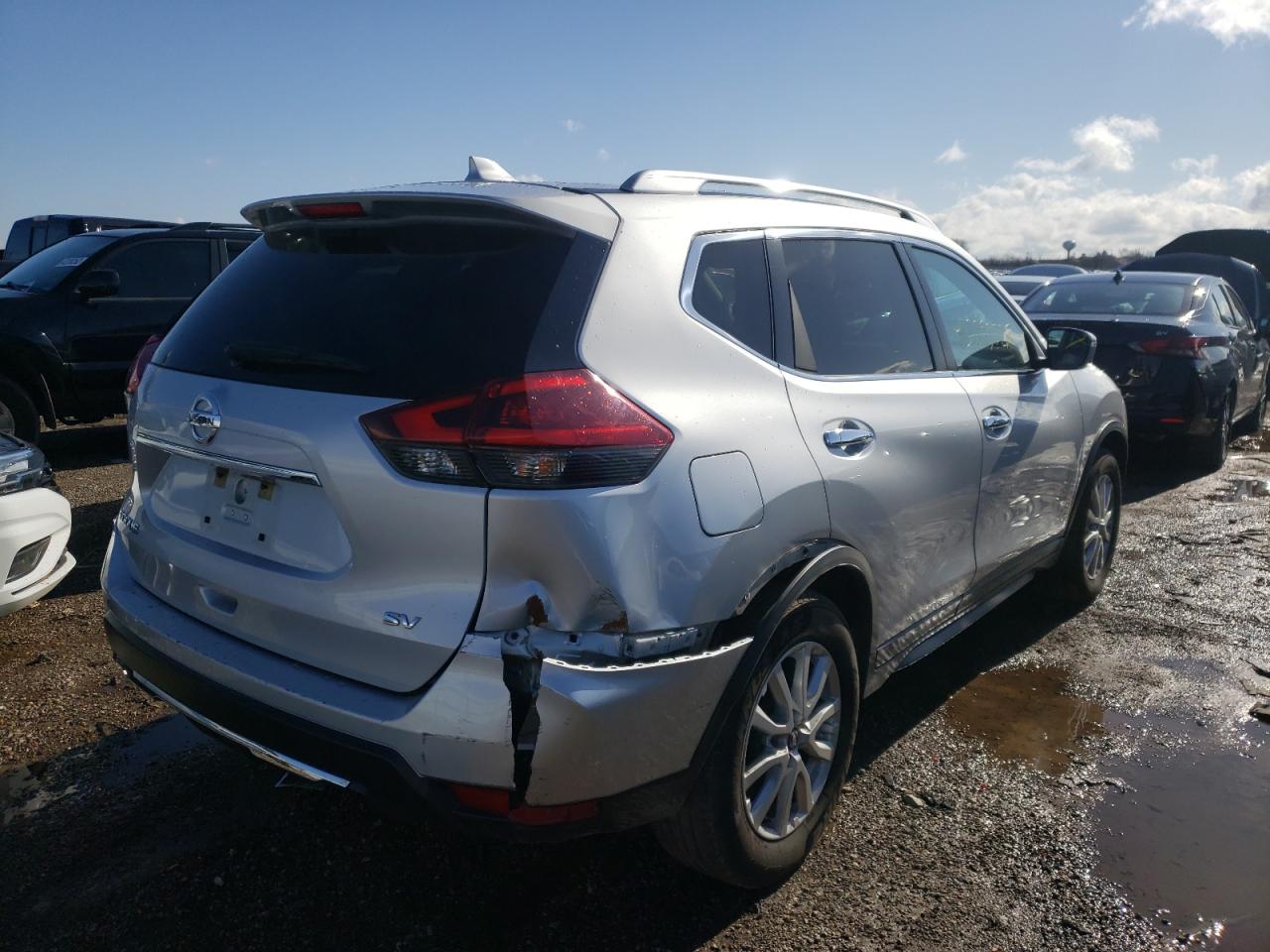 Photo 4 from auction – 2018 NISSAN ROGUE S with VIN KNMAT2MT2JP504893