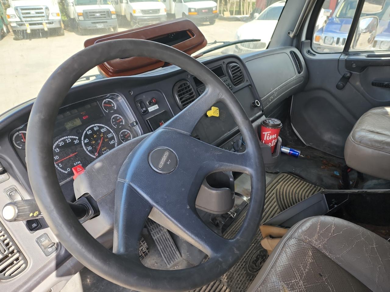 Photo 5 from auction – 2005 FREIGHTLINER M2 106 MED with VIN 1FVACYCS35HU12403