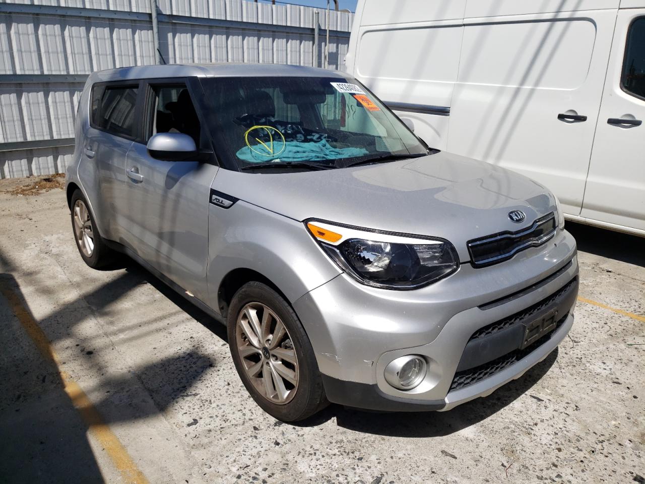 KIA SOUL + 2017 с VIN KNDJP3A57H7448749 - Фото с аукциона