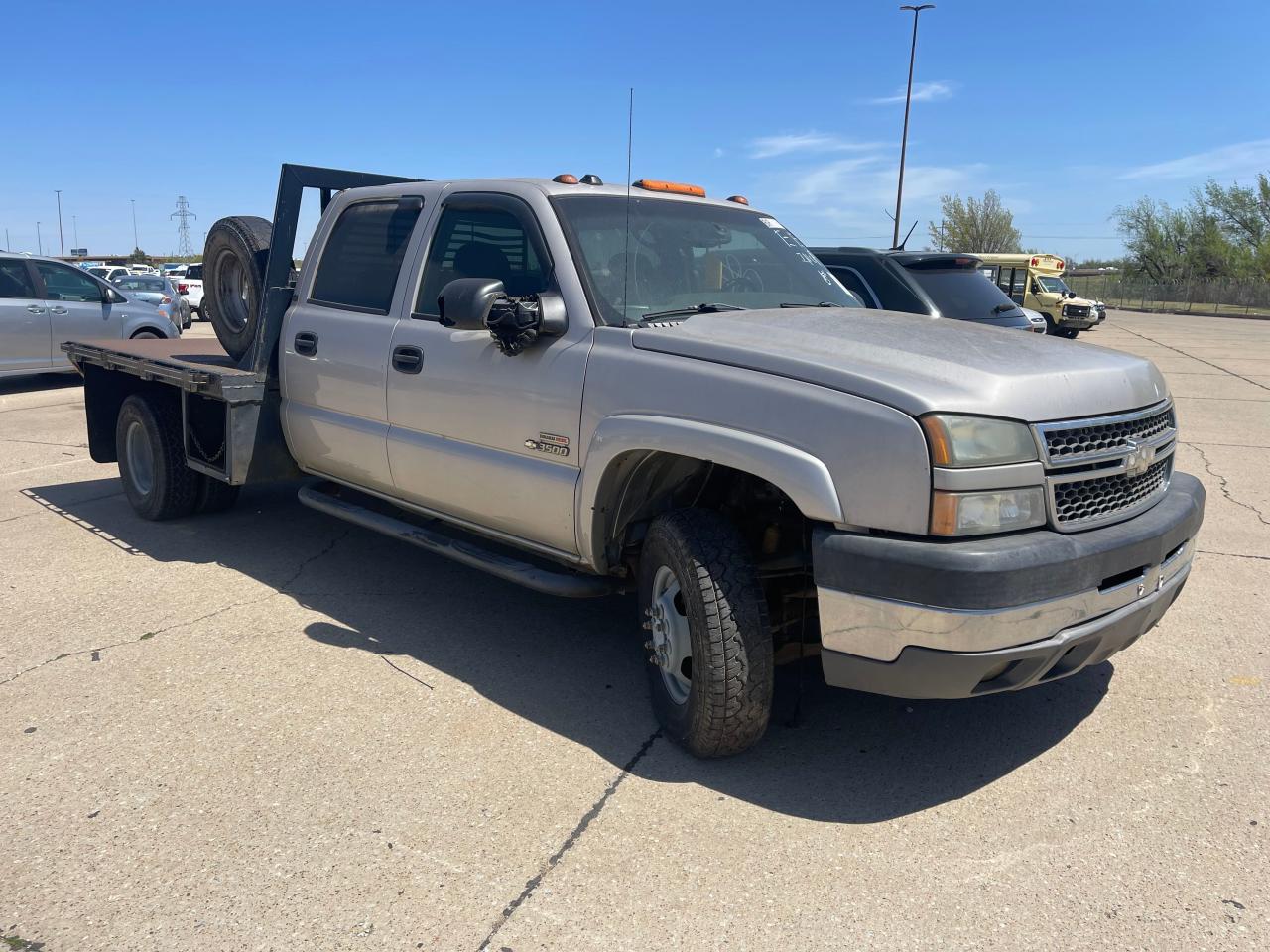 CHEVROLET SILVERADO 2005 with VIN 1GBJK33295F897275 - Photo from auction