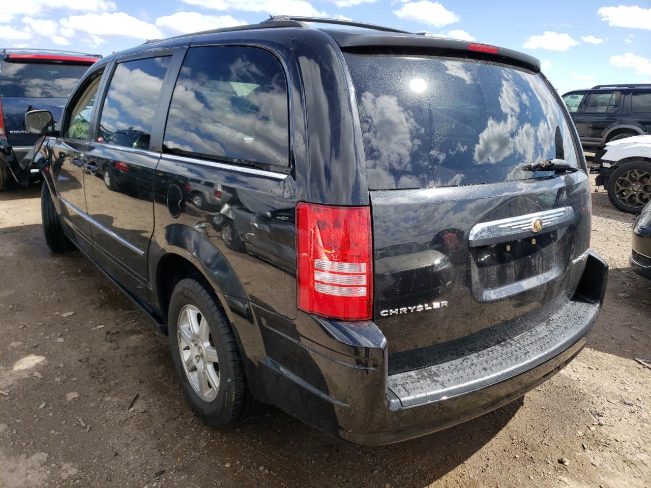 Photo 3 from auction – 2010 CHRYSLER TOWN & COU with VIN 2A4RR5D17AR127746