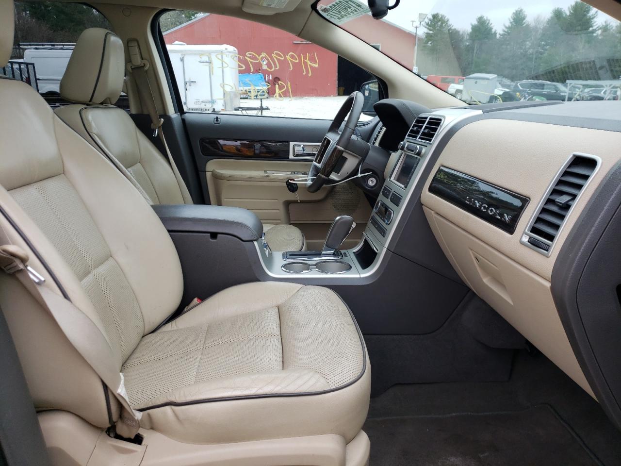 Photo 5 from auction – 2010 LINCOLN MKX with VIN 2LMDJ8JC4ABJ05288