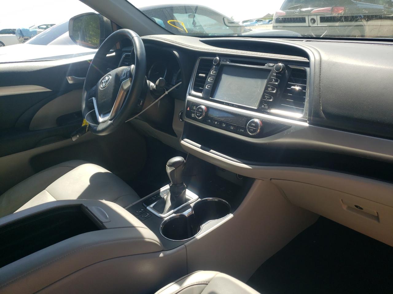 Photo 9 from auction – 2016 TOYOTA HIGHLANDER with VIN 5TDJKRFH4GS234374