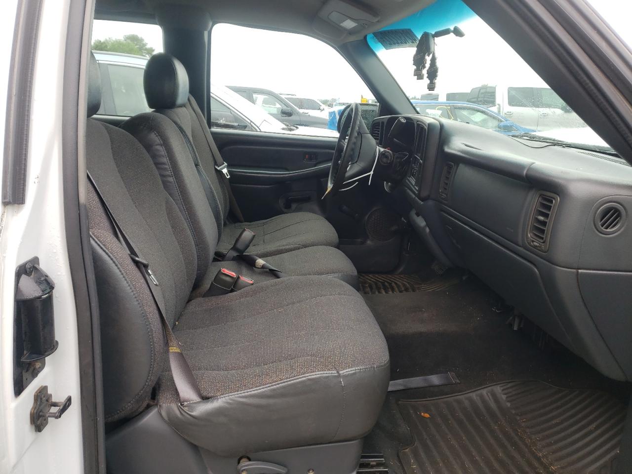Photo 5 from auction – 2000 CHEVROLET SILVERADO with VIN 2GCEC19V1Y1386901