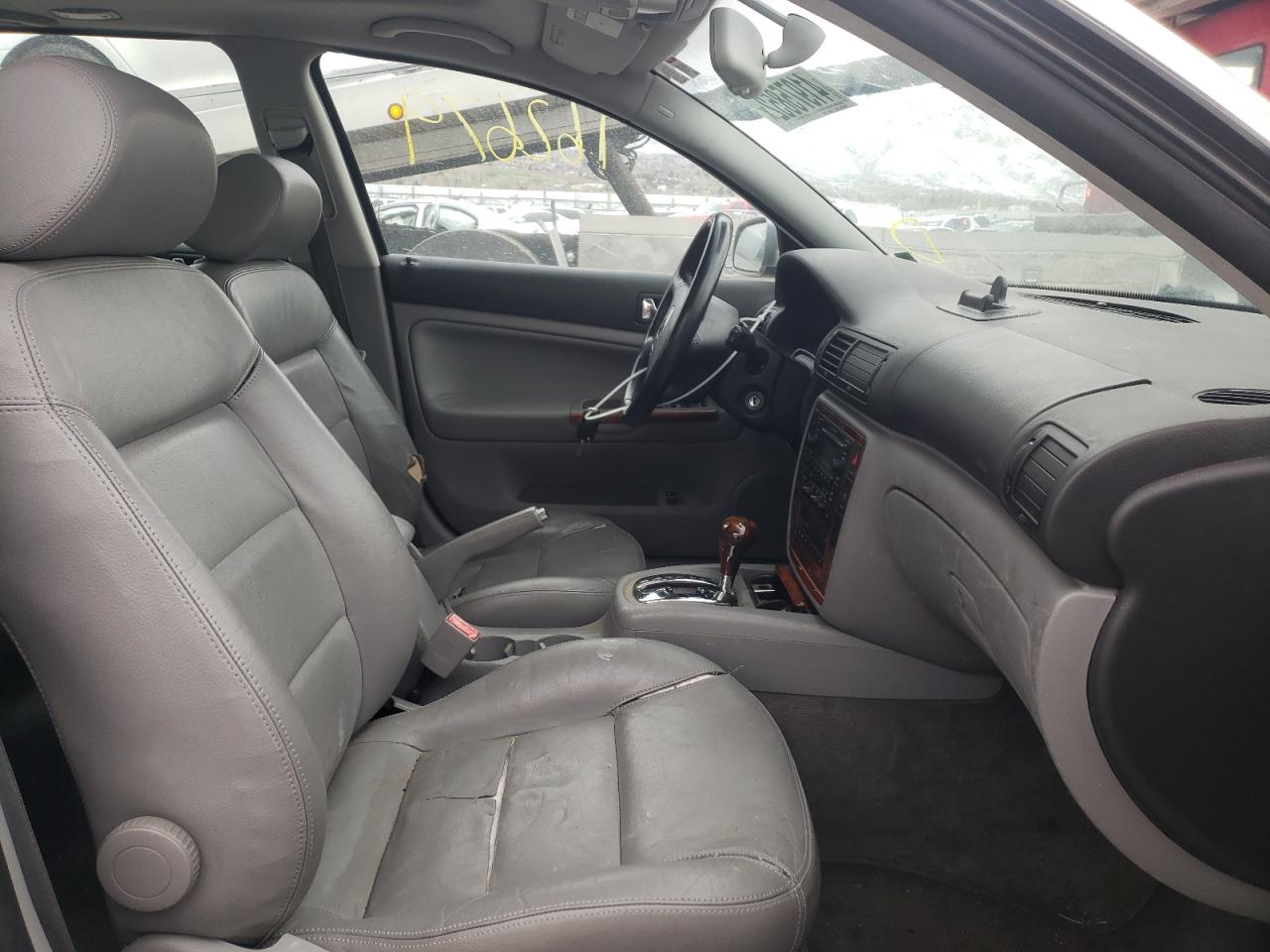 Photo 5 from auction – 2003 VOLKSWAGEN PASSAT with VIN WVWWH63B83E086345