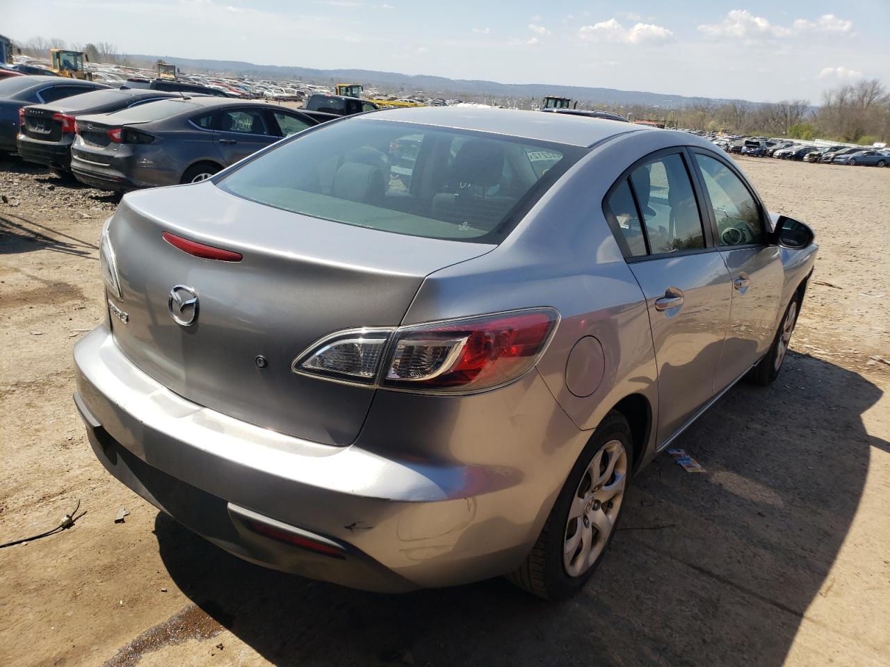 Photo 4 from auction – 2011 MAZDA 3 I with VIN JM1BL1UG4B1404204