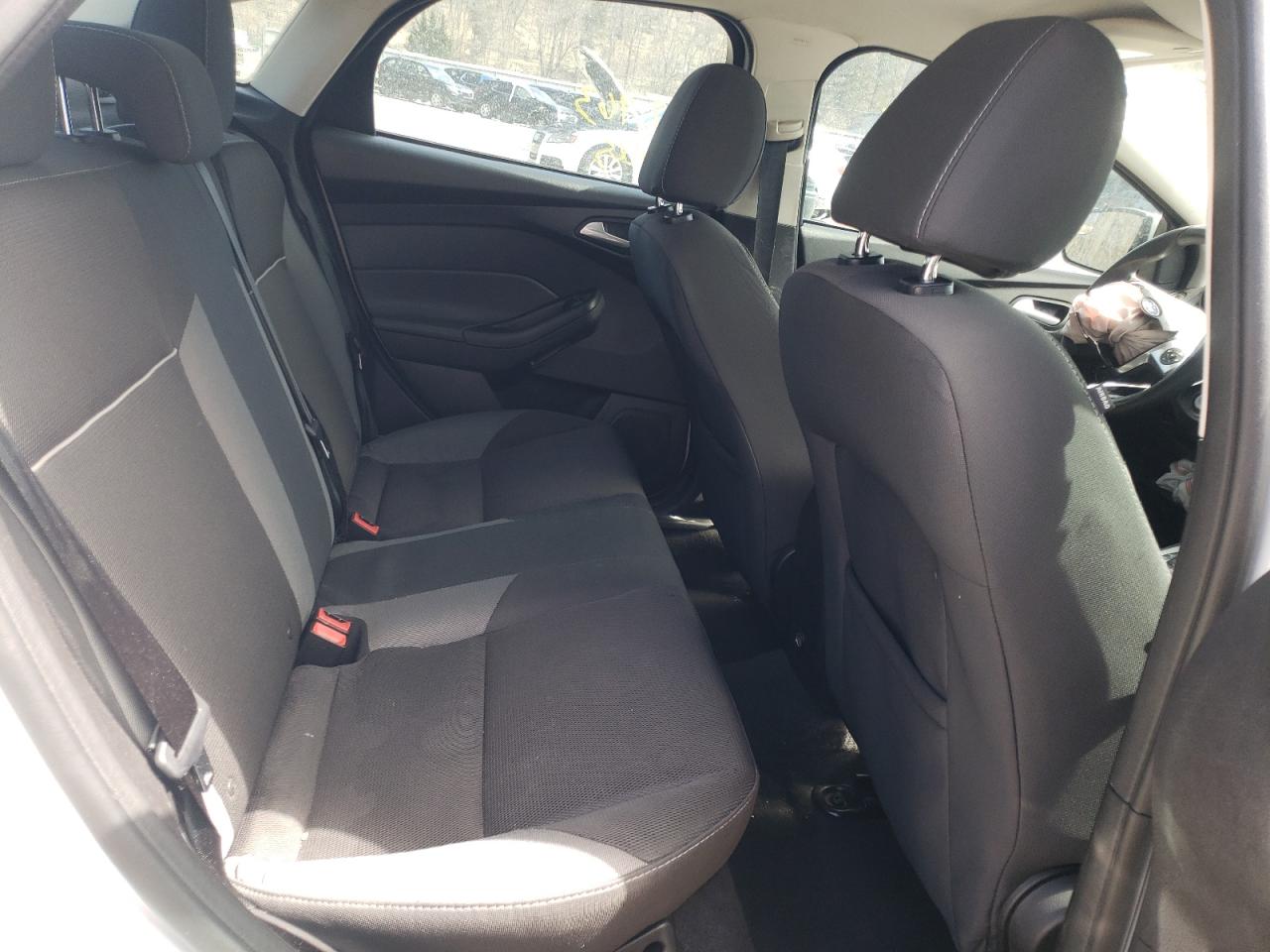 Photo 6 from auction – 2014 FORD FOCUS SE with VIN 1FADP3F24EL375876